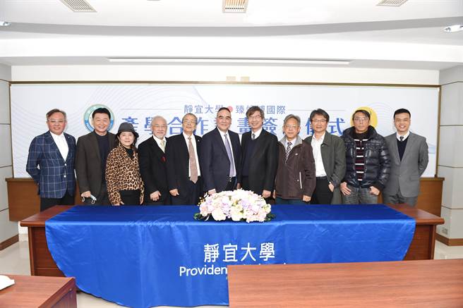 静宜透过产学合作，结合师生专长、研发能量及高端仪器与实验室，共同创造健康美丽的幸福产业。（陈世宗摄）