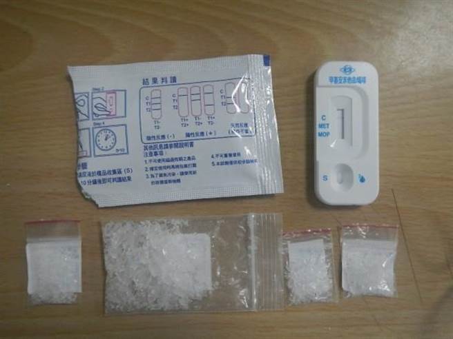 警方在吳、陳兩人身上查獲毒品。（警方提供，文：陳鴻偉）