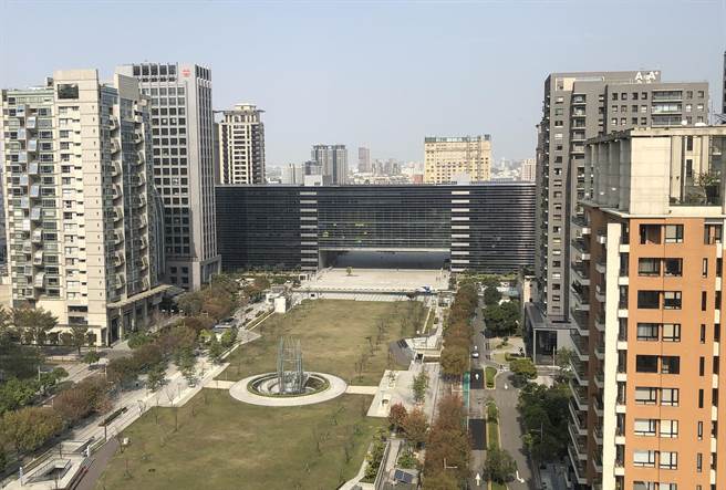 台中市政府積極改善空氣汙染，讓台中去年PM2.5創歷史新低，接近國家空氣品質15微克標準。（陳世宗攝）