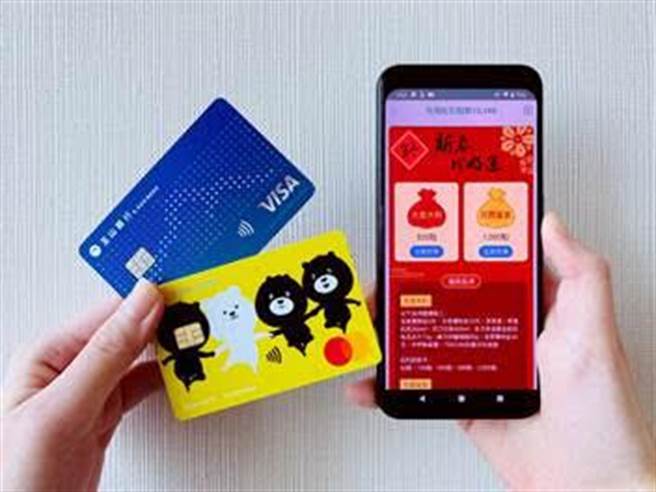 即日起至1月31日使用玉山Wallet条码付，不限金额及通路累积消费达5笔并完成活动登录，即获赠500点红利点数，让卡友们开心拿好礼，喜迎新年。图／玉山银行提供