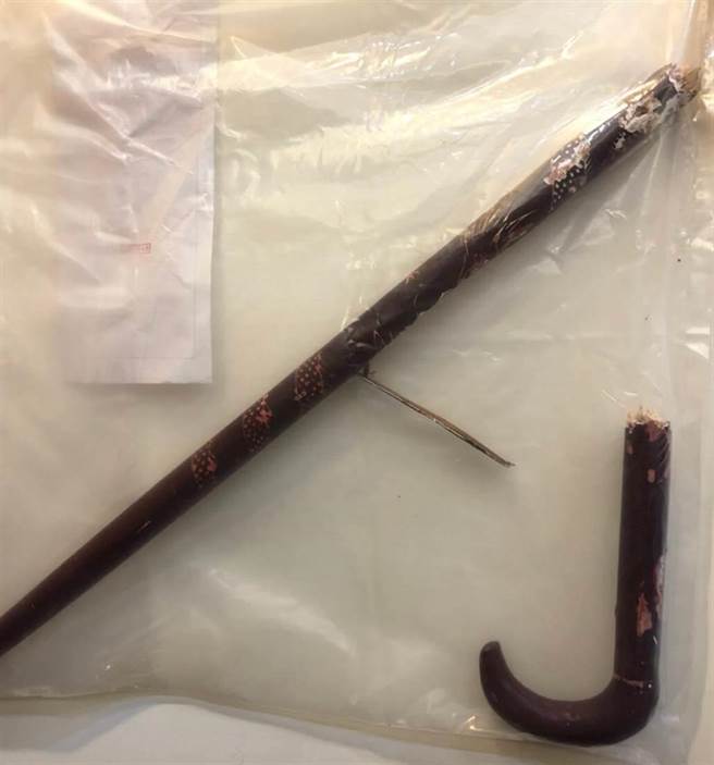 楊姓男子因服藥問題與高齡83歲的母親發生爭執，楊男一氣之下，持拐杖重壓楊母頸部，導致她呼吸窘迫、缺氧致死，高雄地院27日依殺害直系血親尊親屬罪判楊男10年徒刑，褫奪公權6年，服完刑再到相當處所監禁2年，可上訴。（示意圖／本報資料照）