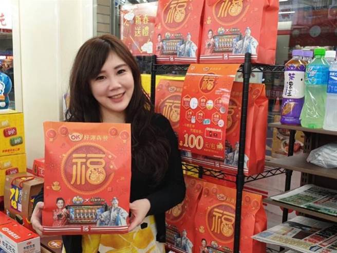OK超商首波福袋限量10万个，开卖首周就完销一空，在顾客敲碗下决定追加2万个福袋。（图／业者提供）