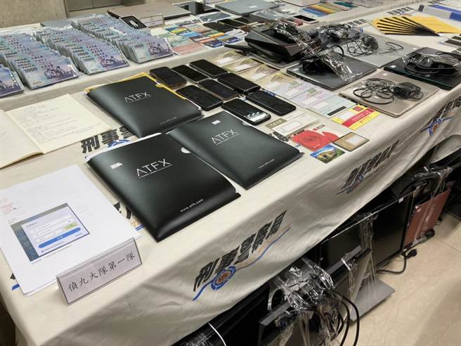警方查扣大批赃证物，统计查扣资产达3亿元。（林郁平摄）