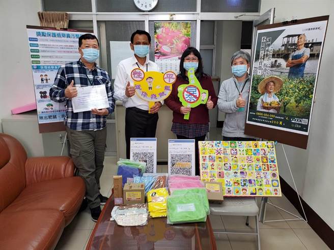 台南市玉井區公所31日上午將於衛生所前廣場辦理揮毫贈春聯活動，還有防火防災、戶政等宣導，公所亦準備許多小禮物要送給參加趣味問答的民眾。（台南市玉井區公所提供／劉秀芬台南傳真）
