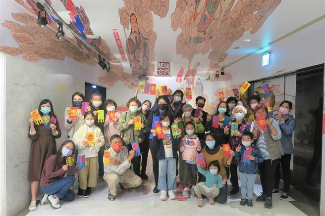 世界宗教博物馆农历春节前安排「剪门笺过好年」教育活动，让馆内充满年味。（世界宗教博物馆提供）
