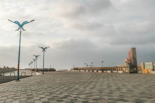 县府投入约1亿元改善坡头渔港，县议会考察期 转型为观光休閒娱乐的多功能渔港。（罗浚滨摄）