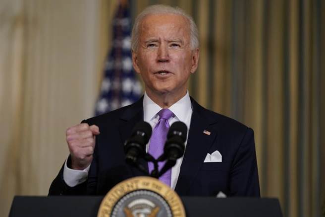 美国总统拜登在备忘录指示，禁止将新冠病毒与特定地理位置做连结，如在病毒加上「中国」与「武汉」等地标。（美联社）