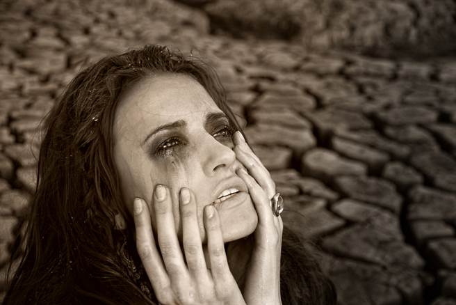 吠陀占星专家李静唯老师分享，印度神童阿南德曾经预言2月「六星连珠」可能发生惊人灾难或经济崩盘。（示意图／shutterstock）