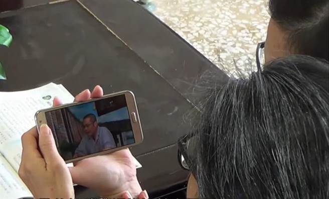 矫正署在兼顾防疫下也开放行动接见。（矫正署提供）