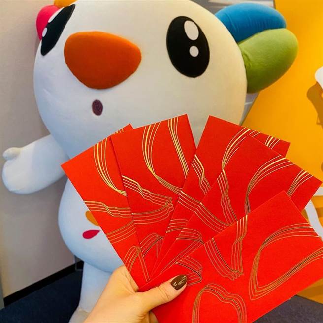 招財納福迎新春，嗶悠遊卡滿額贈紅包袋。 圖／悠遊卡公司提供