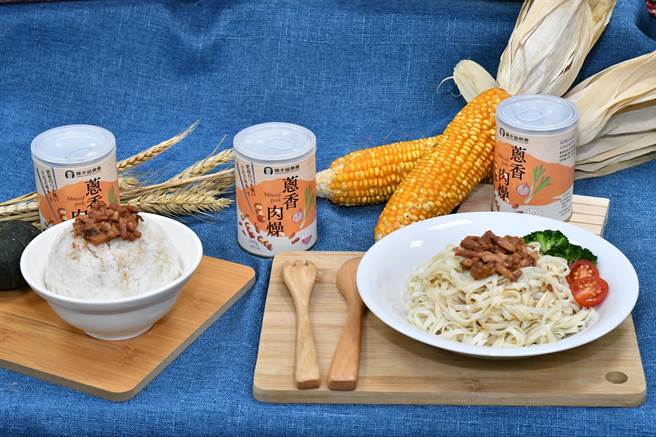 台南市是全台第二大乳牛产业及第四大养猪县市，南市府农业局辅导多家农会、肉品市场结合在地农特产开发创新加工品，提供民眾自用及年节礼品採买新选择。（庄曜聪摄）