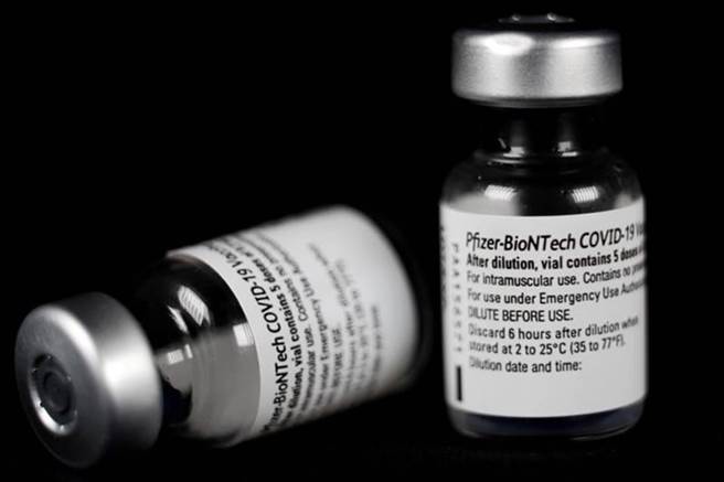 全球新冠病例过亿，中国工程院院士张伯礼预测：大量接种疫苗后，疫情可从5月起减缓。（路透资料照）