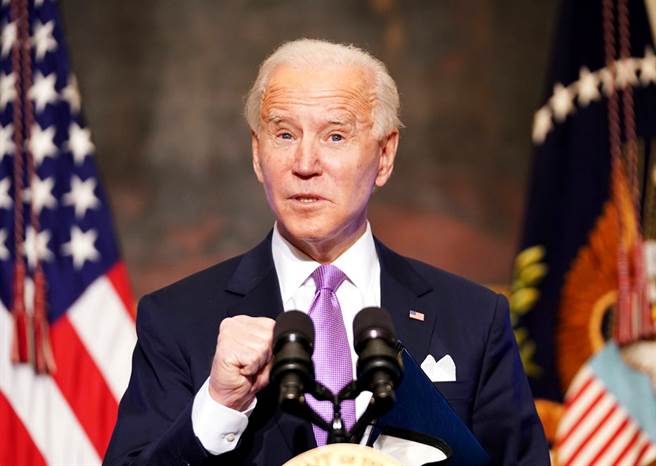 美國總統拜登20日就職後首2份民調結果出爐，顯示美國民眾對他的執政滿意度高達56%、63%，比前總統川普過去4年來曾經獲得的支持度還要高。（資料照／路透社）