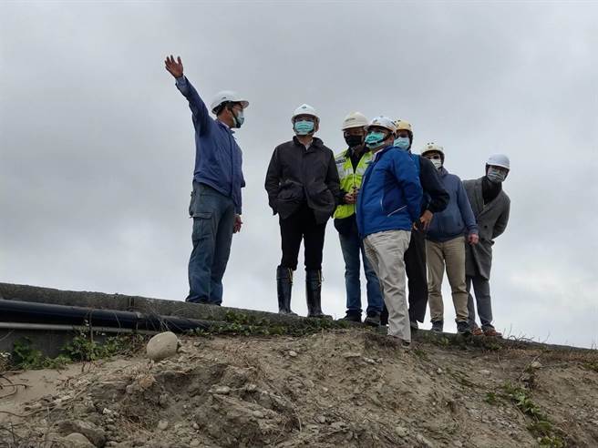 新竹紧急海淡机组将完成水利署长慰勉施工团队。(北水局提供／吕筱蝉桃园传真)