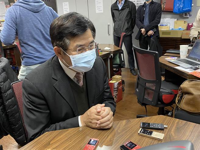 教育部長潘文忠表示，境外生如果趕不上2月底開學前入境台灣，可採「安心就學」方案先在境外學習。（林志成攝）