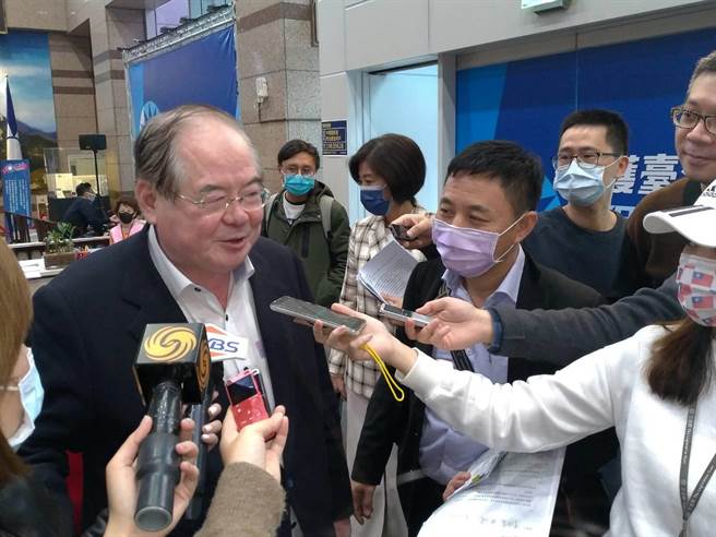 李乾龙（右）、谢坤宏在中常会后受访。（黄福其摄）