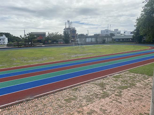 國內新冠肺炎疫情升溫，目前台東各國中小校園正值寒假期間，縣府教育處為了維護學校師生健康安全，特別針對校方辦理營隊、體育賽事及寒假輔導課等活動制定防疫措施。（蔡旻妤攝）