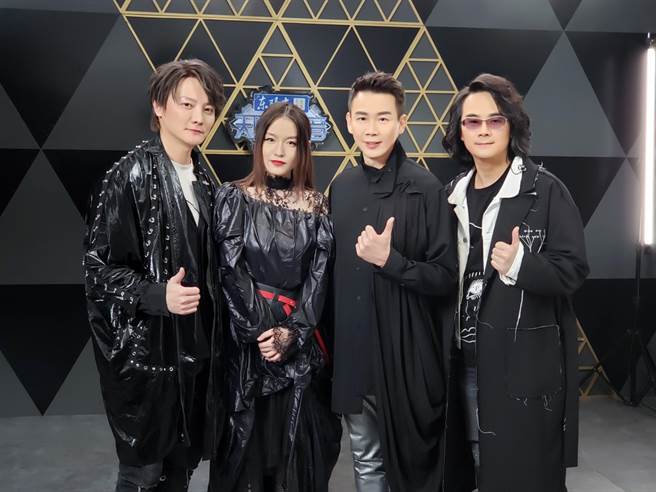 陈建寧、阿沁飞往北京与主唱韩睿（Lydia）会合，参与浙江卫视《天赐的声音2》节目。（中时提供）