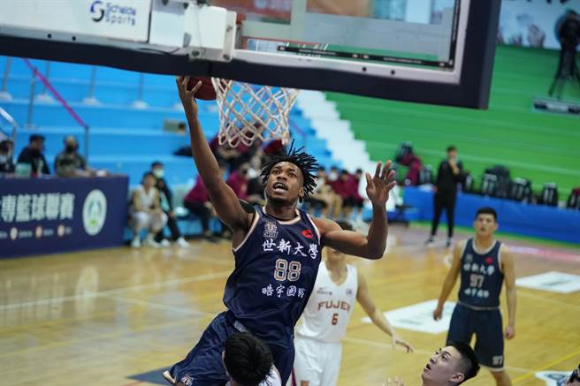 世新外援伊波卡UBA处女秀就拿15分。（大专体总提供）