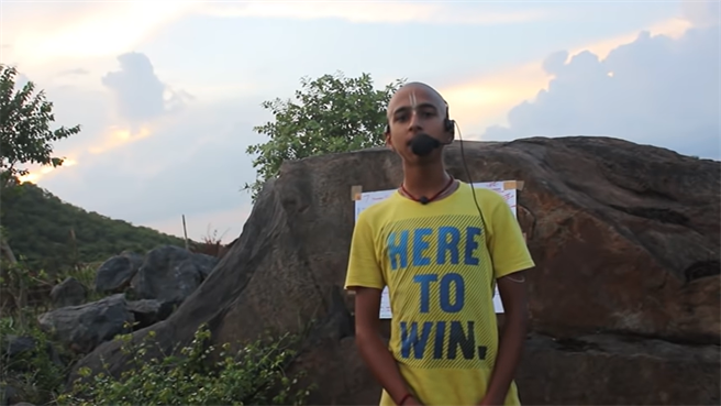 印度神童曾預言2月10日會有「6星連珠」恐發生災難，和塔羅牌老師艾菲爾的預言不謀而合。(圖/擷取自YouTube/Conscience)