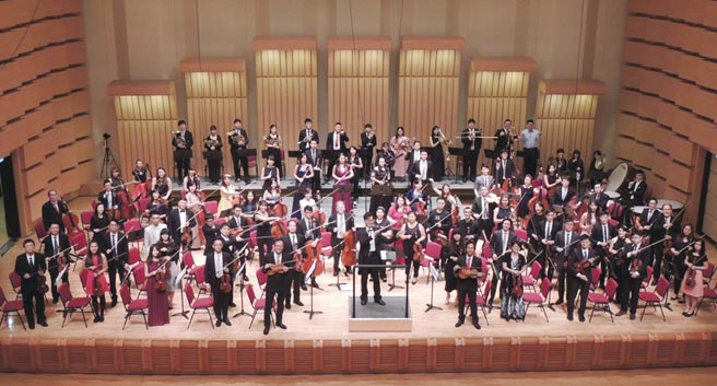 小嵩無氧化學公司助弱不落人後，今年再次與台北奇岩室內樂團合作，邀請社福團體免費欣賞古典樂。圖／奇岩室內樂團提供