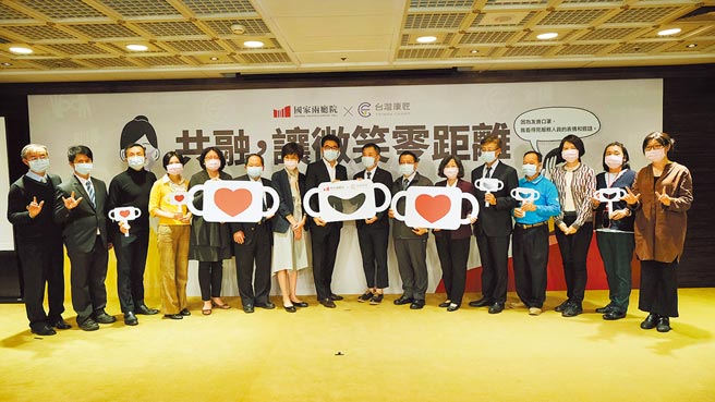 台湾康匠首批透明口罩将赠与国家两厅院、蒲公英听语协会、中华民国儿童慈善协会、嘉义市教育处、台北市启聪学校、桃园市声晖协进会、台湾手语翻译协会等社福及教育单位，兼顾防疫与沟通顺畅。图／业者提供