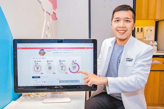 新寿「人生设计+」获专利核准，以游戏式页面降低操作门槛，三个步骤即可量身规画险种组合。图／新寿提供