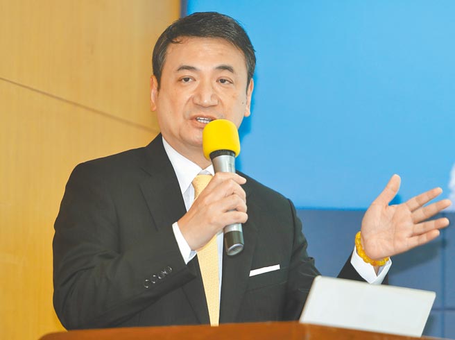 北威论坛26日举办「拜登主政下的美国」座谈会，台大政治系兼任教授杨永明以「拜登政府的中国与亚洲政策」为题发表看法。（季志翔摄)