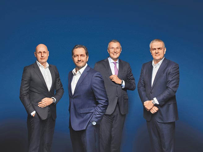 LVMH集团腕表珠宝部门执行长Stephane Bianchi（左起）、ZENITH总裁Julien Tornare、宝格丽总裁Jean-Christophe Babin和HUBLOT总裁Ricardo Guadalupe联合举办「LVMH钟表周」。（LVMH提供）