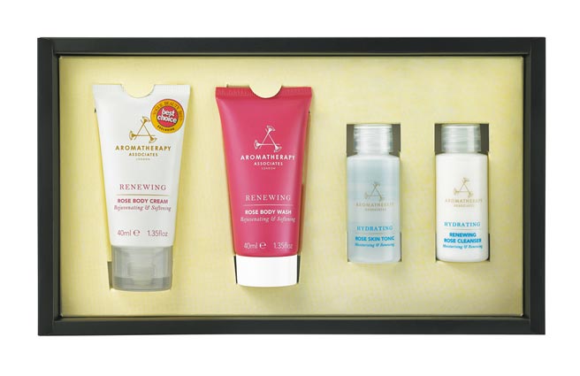 东方美集团特卖会Aromatherapy Associates焕生玫瑰保养旅行组，原价1250元，特卖价750元。（东方美集团提供）