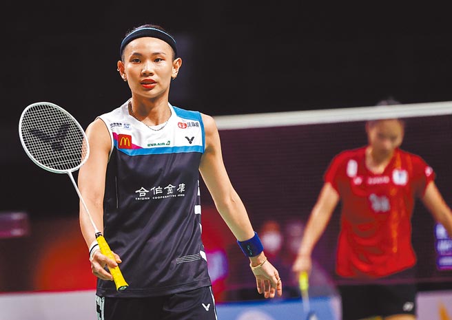 戴资颖（左）与好友兼宿敌依瑟侬上周才在丰田公开赛4强碰头，本周又于年终总决赛同组较劲。（Badminton Photo提供）
