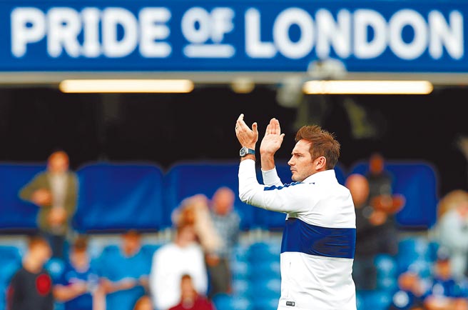 英超切尔西队史进球王兰帕德重返老东家，可惜仅执教19个月就因战绩不佳而下台。（路透）