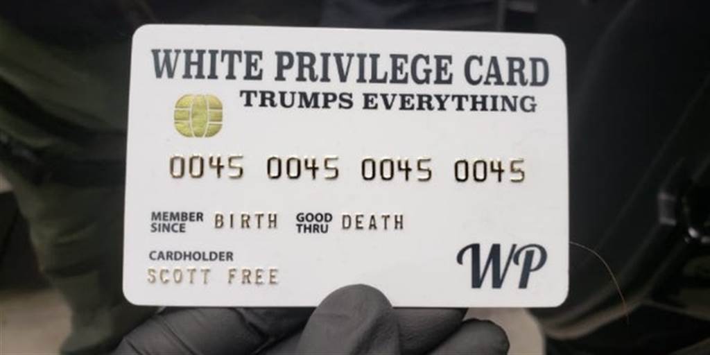 伊恩·罗杰斯的模拟信用卡，上面写着白人至上(图/联邦司法部)(photo:ChinaTimes)