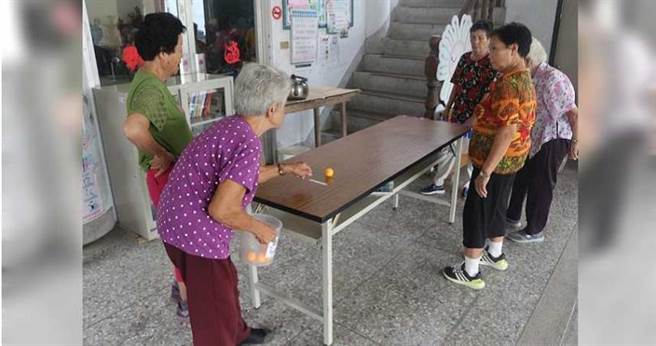 除送爱心餐外，龙眼林协会还有提供老人日托服务，每月21天只收500元。（图／读者提供）