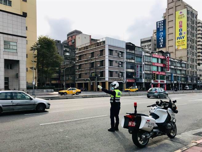 春节车潮涌现！北市「交通快打机动队」标榜10分钟内到场 维护用路安全。（北市交大提供／吴康玮台北传真）