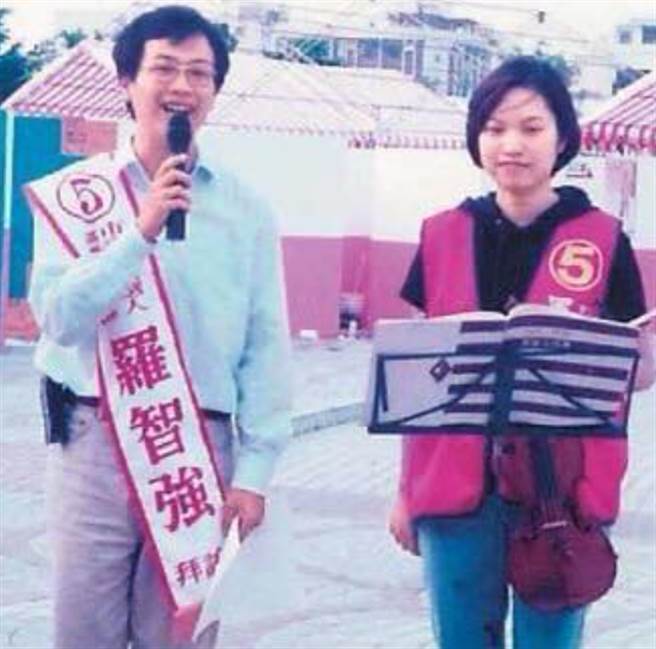 台北市议员罗智强分享与老婆认识的过程，引发网友热议。（图／摘自罗智强脸书）