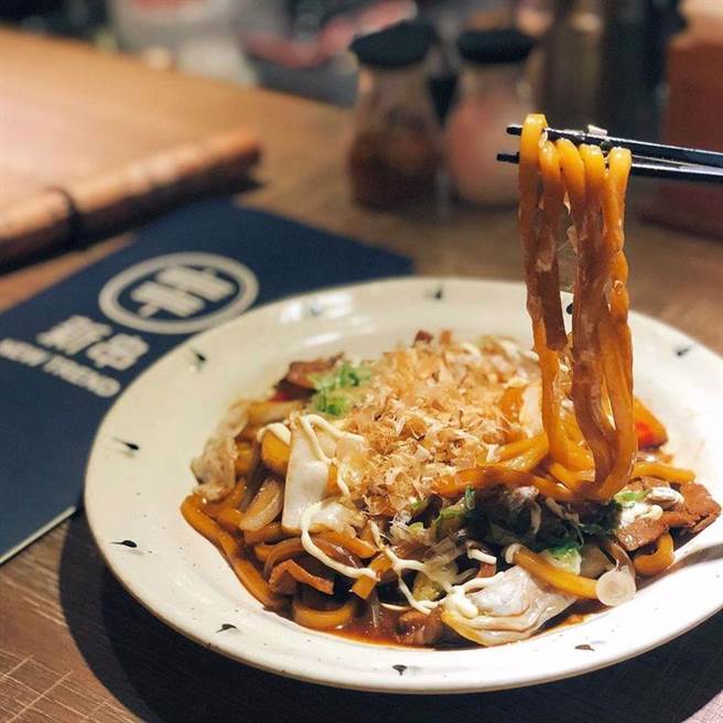 居酒屋与酒吧的微醺交融让怀旧拥抱新潮（图／BEEMEN蜂报提供）