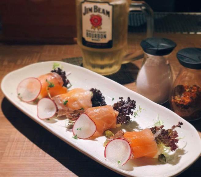 居酒屋与酒吧的微醺交融让怀旧拥抱新潮（图／BEEMEN蜂报提供）