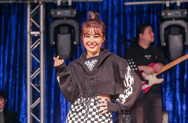 小嫻外型甜美、身材前凸後翹，保養有術的她，完全看不出已40歲了。（圖／本報系資料照片）