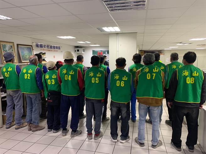 警方27日中午12时许前往查缉，当场查获45岁蔡姓男子等16人天九牌方式聚赌。（翻摄）