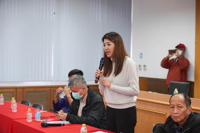 许淑华表示，地方乡亲非常关心集集拦河堰岁修导致源圳炭寮支线暂停供水的问题，多年来的问题终于找到解决办法，感谢有关单位协助。（许淑华服务处提供／黄立杰南投传真）