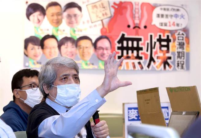 台湾健康空气行动联盟理事长叶光芃28日表示，盼立法院若通过主决议文，能够扩及全国，除中火煤电应于2030年提前全部除役外，4部兴达燃煤老旧机组也应在今年度全部除役。（黄世麒摄）