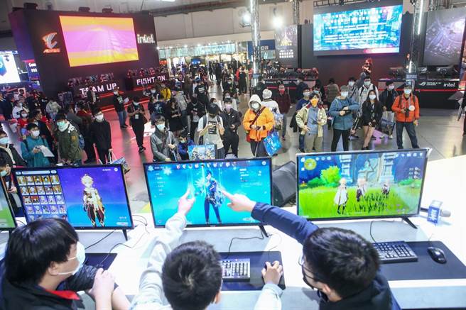 台北电玩展南港开跑 崩坏 3rd x 福音战士引排队潮(石欣蒨/台北传真)