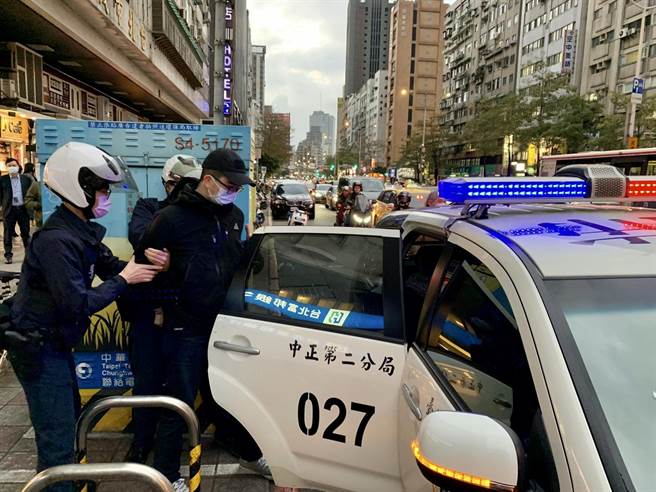 警方透過演練，提升民眾的防搶意識。（警方提供，文：陳鴻偉）