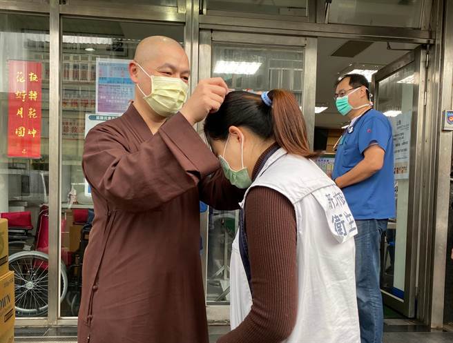 心灵防疫不打烊 灵鹫山行动挺医护。（灵鹫山提供／吴康玮台北传真）