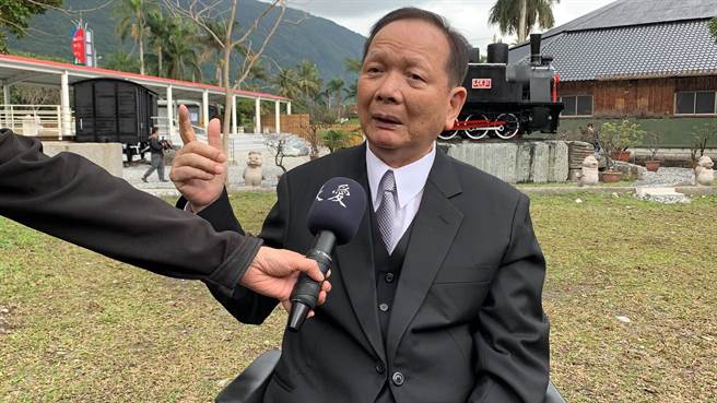 光隆集团创办人曾信雄回忆，蒸汽老火车不仅象徵企业精神也有着儿时与妈妈的记忆。（光隆博物馆提供／王志伟花莲传真）