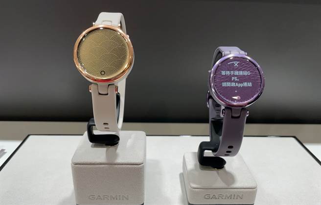 Garmin LILY智慧腕表在萤幕未亮起的情况下，表面印花能让手表宛如时尚配件。（黄慧雯摄）
