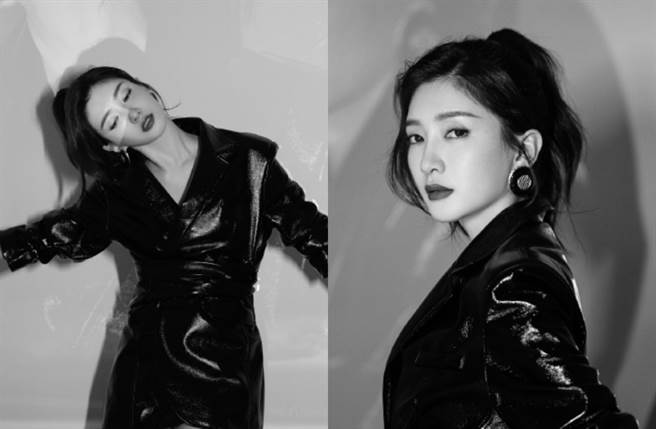 江疏影绑起大气的高马尾，大开深V微露酥胸。（图／摘自微博@江疏影）