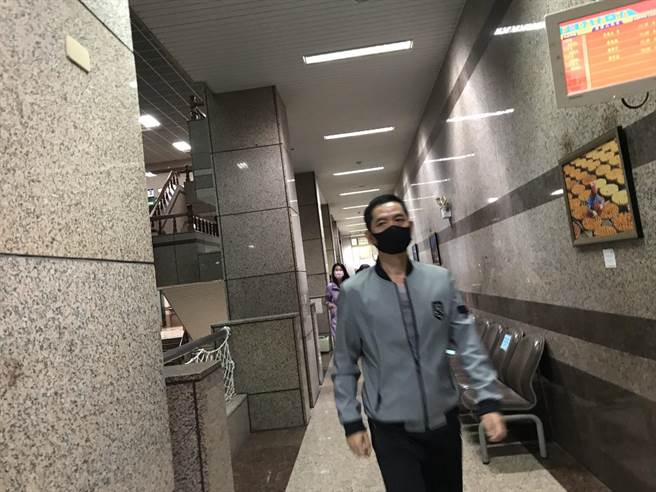 基隆市政府都市發展處建築管理科約僱承辦人黃國杰表示，會再與律師討論再上訴。（陳彩玲攝）