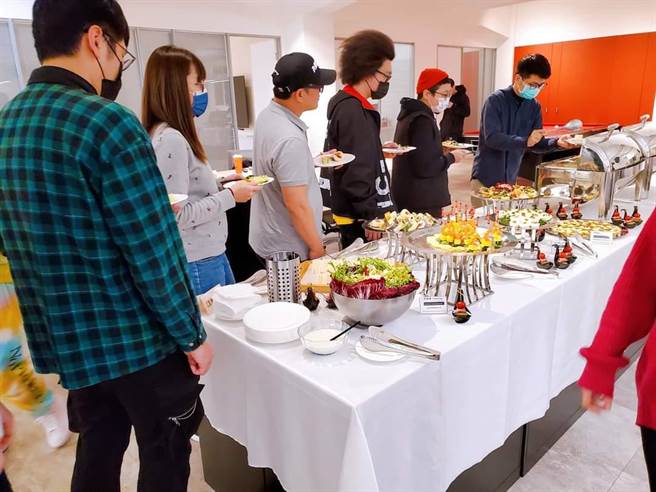 老萧26日参与公司尾牙。（喜鹊娱乐提供）